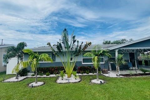 House in Seminole, Florida 3 bedrooms, 103.31 sq.m. № 1906156 - photo 1