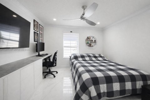 Touwnhouse à vendre à Miami, Floride: 4 chambres, 123.28 m2 № 2022114 - photo 13