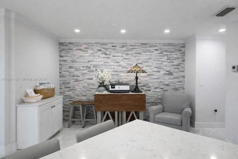 Touwnhouse à vendre à Miami, Floride: 4 chambres, 123.28 m2 № 2022114 - photo 8