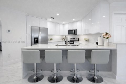 Touwnhouse à vendre à Miami, Floride: 4 chambres, 123.28 m2 № 2022114 - photo 4