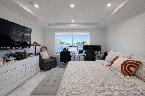 Touwnhouse à vendre à Miami, Floride: 4 chambres, 123.28 m2 № 2022114 - photo 9