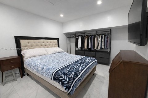 Touwnhouse à vendre à Miami, Floride: 4 chambres, 123.28 m2 № 2022114 - photo 14