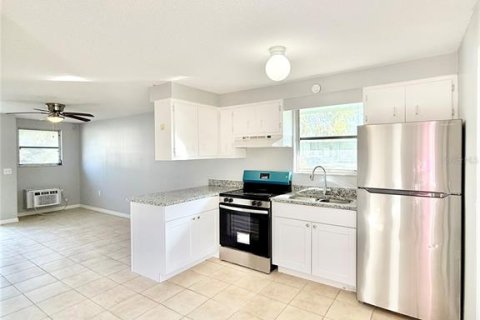 Immobilier commercial à vendre à Punta Gorda, Floride: 4 chambres, 179.12 m2 № 2405524 - photo 4