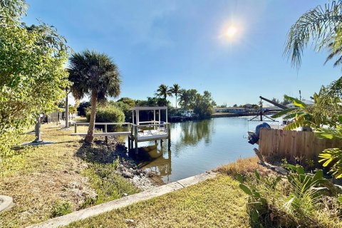 Immobilier commercial à vendre à Punta Gorda, Floride: 4 chambres, 179.12 m2 № 2405524 - photo 16