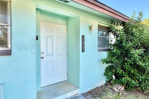 Immobilier commercial à vendre à Punta Gorda, Floride: 4 chambres, 179.12 m2 № 2405524 - photo 3