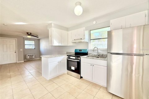 Immobilier commercial à vendre à Punta Gorda, Floride: 4 chambres, 179.12 m2 № 2405524 - photo 13