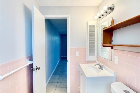 Immobilier commercial à vendre à Punta Gorda, Floride: 4 chambres, 179.12 m2 № 2405524 - photo 9