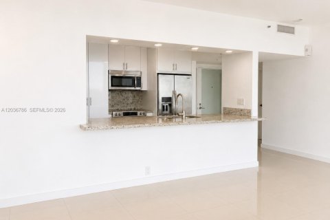 Condominio en alquiler en North Bay Village, Florida, 2 dormitorios, 95.69 m2 № 2085071 - foto 15