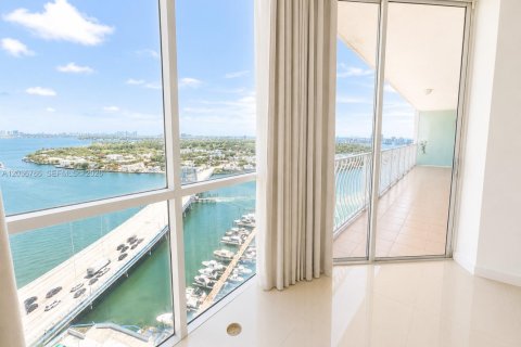 Condominio en alquiler en North Bay Village, Florida, 2 dormitorios, 95.69 m2 № 2085071 - foto 17