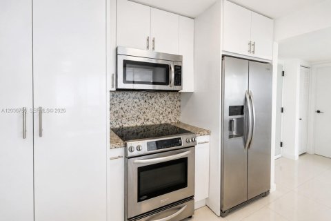 Condominio en alquiler en North Bay Village, Florida, 2 dormitorios, 95.69 m2 № 2085071 - foto 12