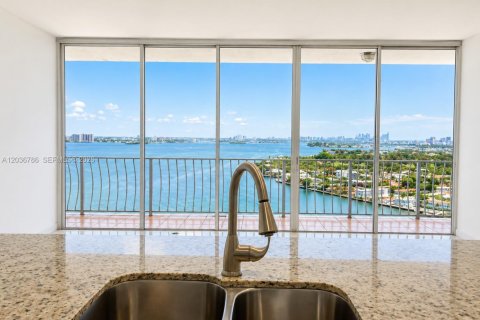 Condominio en alquiler en North Bay Village, Florida, 2 dormitorios, 95.69 m2 № 2085071 - foto 10