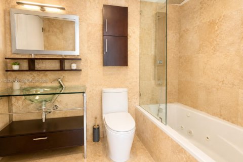 Condominio en alquiler en North Bay Village, Florida, 2 dormitorios, 95.69 m2 № 2085071 - foto 23