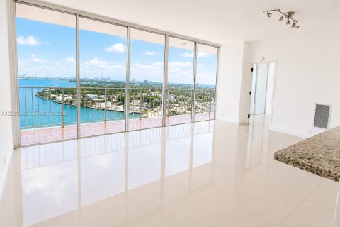 Condominio en alquiler en North Bay Village, Florida, 2 dormitorios, 95.69 m2 № 2085071 - foto 7
