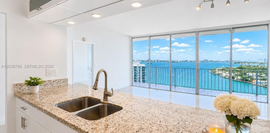 Condominio en North Bay Village, Florida, 2 dormitorios  № 2085071