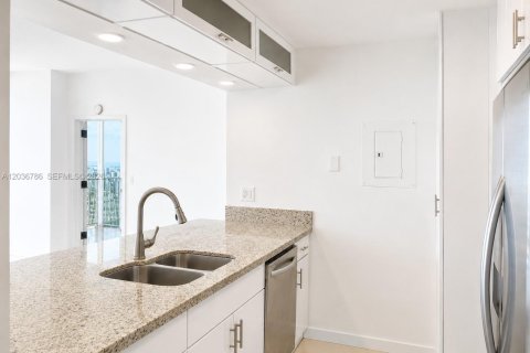 Condominio en alquiler en North Bay Village, Florida, 2 dormitorios, 95.69 m2 № 2085071 - foto 11
