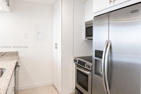Condominio en alquiler en North Bay Village, Florida, 2 dormitorios, 95.69 m2 № 2085071 - foto 14