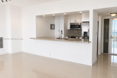 Condominio en alquiler en North Bay Village, Florida, 2 dormitorios, 95.69 m2 № 2085071 - foto 16