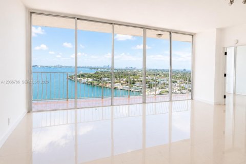Condominio en alquiler en North Bay Village, Florida, 2 dormitorios, 95.69 m2 № 2085071 - foto 8