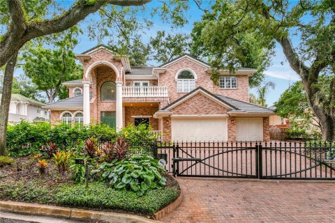 Villa ou maison à vendre à Tampa, Floride: 5 chambres, 669.27 m2 № 1910919 - photo 1