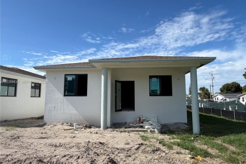Casa en venta en Pompano Beach, Florida, 4 dormitorios № 2253789 - foto 2