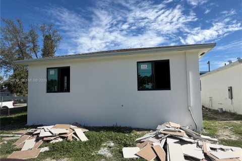 Casa en venta en Pompano Beach, Florida, 4 dormitorios № 2253789 - foto 3