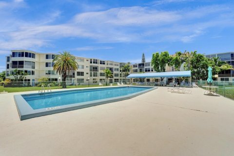 Condo in Miami, Florida, 1 bedroom  № 1222572 - photo 1