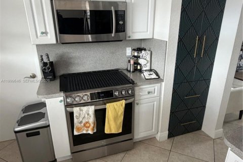 Купить виллу или дом в Майами, Флорида 3 спальни, 180.23м2, № 2065448 - фото 11