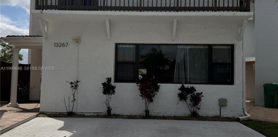 Дом в Майами, Флорида 3 спальни, 180.23м2 № 2065448