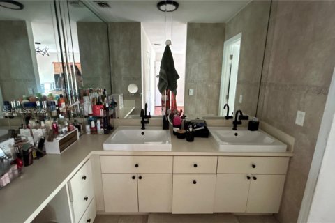 Купить виллу или дом в Майами, Флорида 3 спальни, 180.23м2, № 2065448 - фото 30