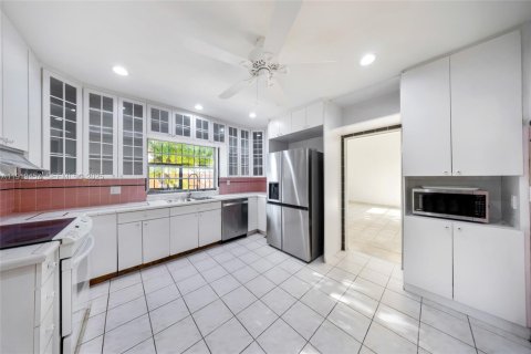 House in Hialeah, Florida 3 bedrooms, 239.69 sq.m. № 1985740 - photo 25