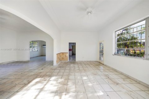 House in Hialeah, Florida 3 bedrooms, 239.69 sq.m. № 1985740 - photo 15