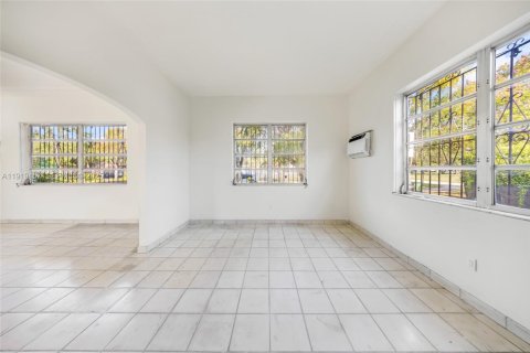 House in Hialeah, Florida 3 bedrooms, 239.69 sq.m. № 1985740 - photo 22