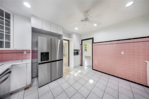 House in Hialeah, Florida 3 bedrooms, 239.69 sq.m. № 1985740 - photo 26