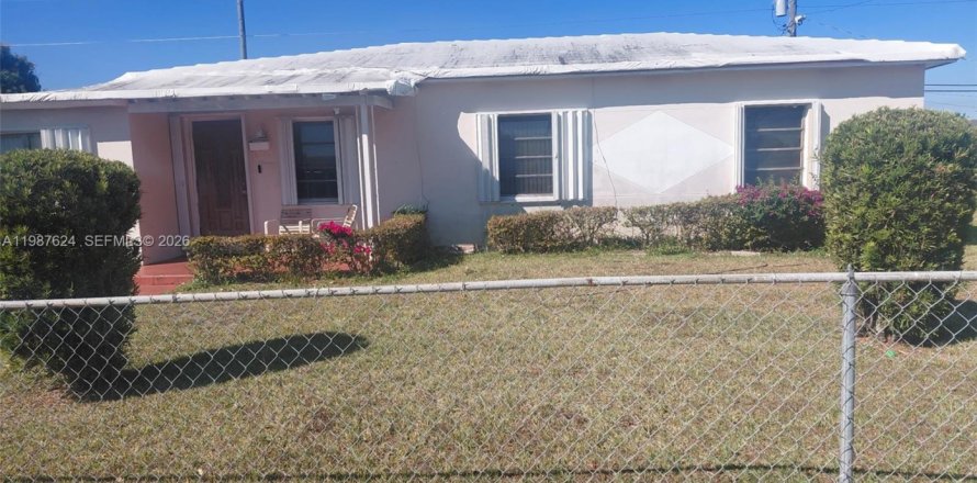 House in Miami, Florida 3 bedrooms, 133.22 sq.m. № 2076459