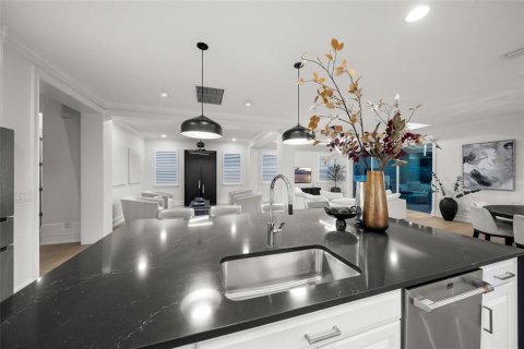 Casa en venta en Bradenton, Florida, 5 dormitorios, 348.29 m2 № 2157709 - foto 13