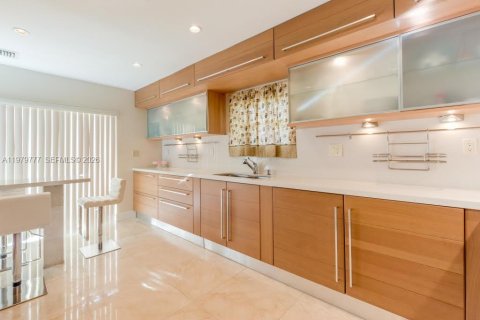 Villa ou maison à vendre à Coral Gables, Floride: 4 chambres, 260.13 m2 № 2051313 - photo 4