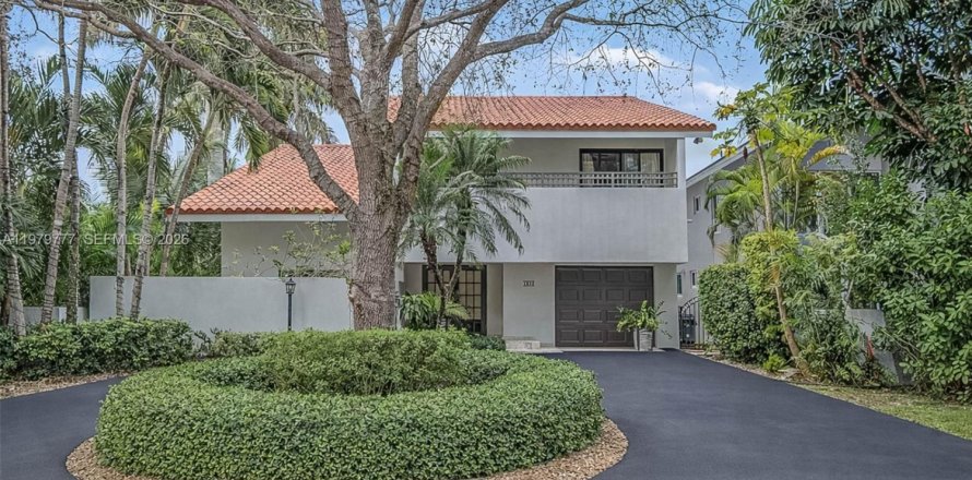 Villa ou maison à Coral Gables, Floride 4 chambres, 260.13 m2 № 2051313