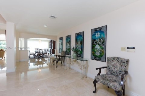 Villa ou maison à vendre à Coral Gables, Floride: 4 chambres, 260.13 m2 № 2051313 - photo 8