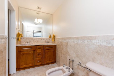 Villa ou maison à vendre à Coral Gables, Floride: 4 chambres, 260.13 m2 № 2051313 - photo 17