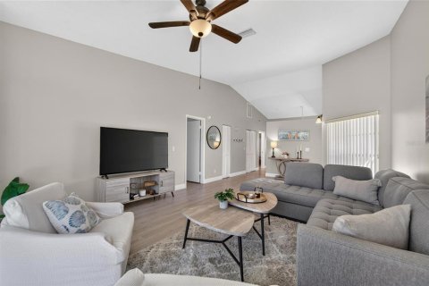 Villa ou maison à vendre à Tampa, Floride: 2 chambres, 115.57 m2 № 2428928 - photo 9