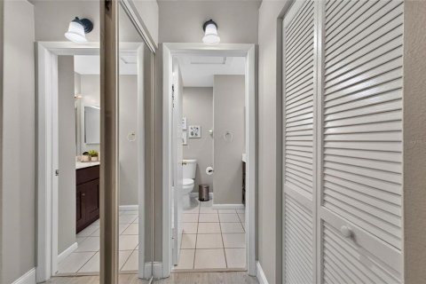 Villa ou maison à vendre à Tampa, Floride: 2 chambres, 115.57 m2 № 2428928 - photo 19