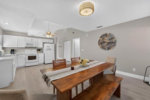 Villa ou maison à vendre à Tampa, Floride: 2 chambres, 115.57 m2 № 2428928 - photo 13