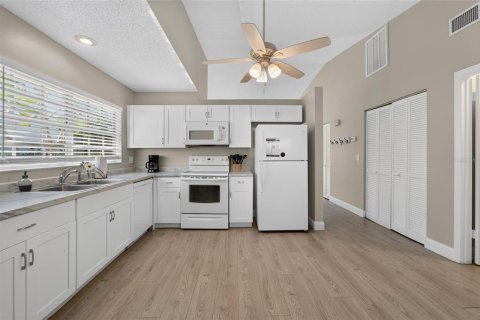 Villa ou maison à vendre à Tampa, Floride: 2 chambres, 115.57 m2 № 2428928 - photo 10