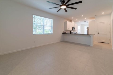 Townhouse in Winter Springs, Florida 3 bedrooms, 158.31 sq.m. № 2396372 - photo 5