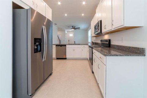 Townhouse in Winter Springs, Florida 3 bedrooms, 158.31 sq.m. № 2396372 - photo 14