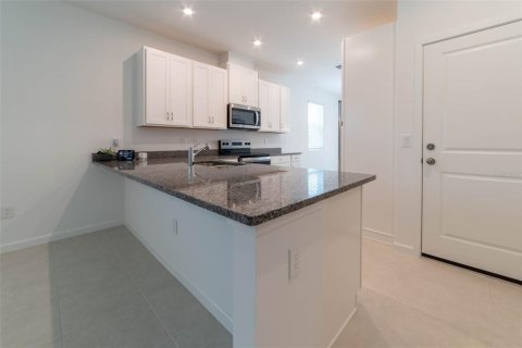 Townhouse in Winter Springs, Florida 3 bedrooms, 158.31 sq.m. № 2396372 - photo 10