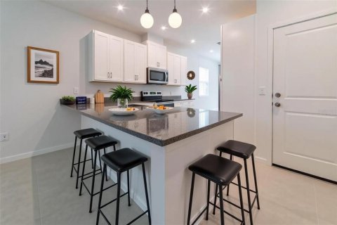 Townhouse in Winter Springs, Florida 3 bedrooms, 158.31 sq.m. № 2396372 - photo 9