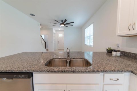 Townhouse in Winter Springs, Florida 3 bedrooms, 158.31 sq.m. № 2396372 - photo 23