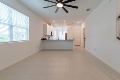 Townhouse in Winter Springs, Florida 3 bedrooms, 158.31 sq.m. № 2396372 - photo 6
