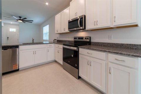 Townhouse in Winter Springs, Florida 3 bedrooms, 158.31 sq.m. № 2396372 - photo 15